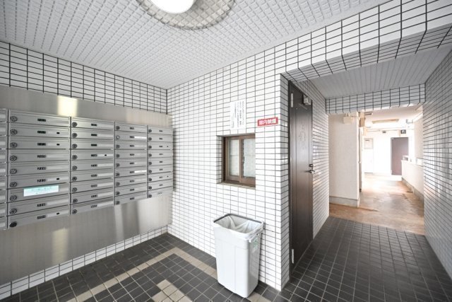 スカイコート都立大学3階 エントランス