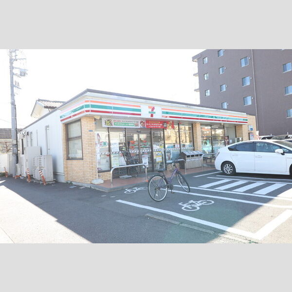 ルミエール105号室 セブンイレブン