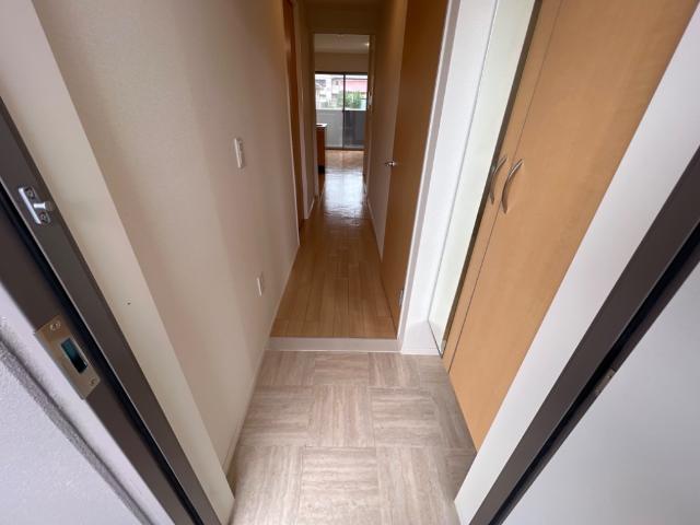 Eternal J（エターナル　ジェイ）201号室 玄関