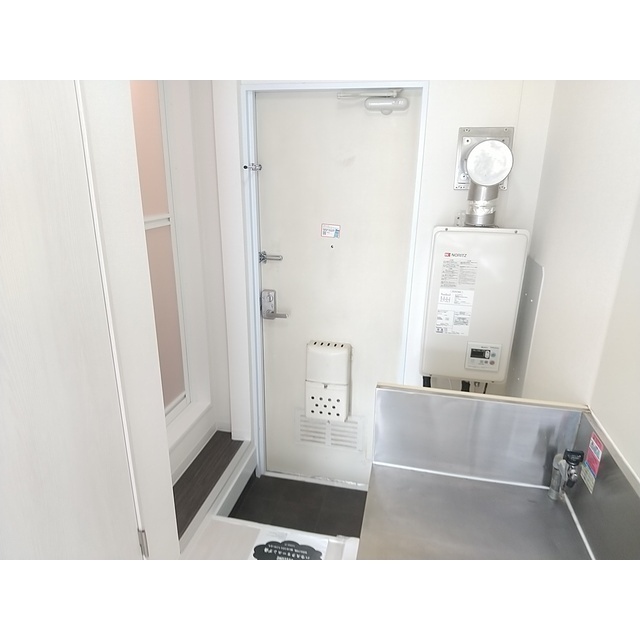 ハイツいけのや 玄関