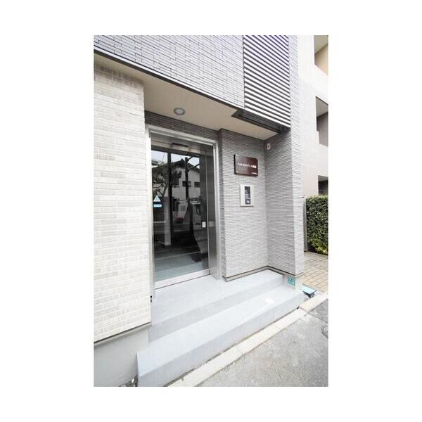 フォレストメゾン六義園202号室 エントランス