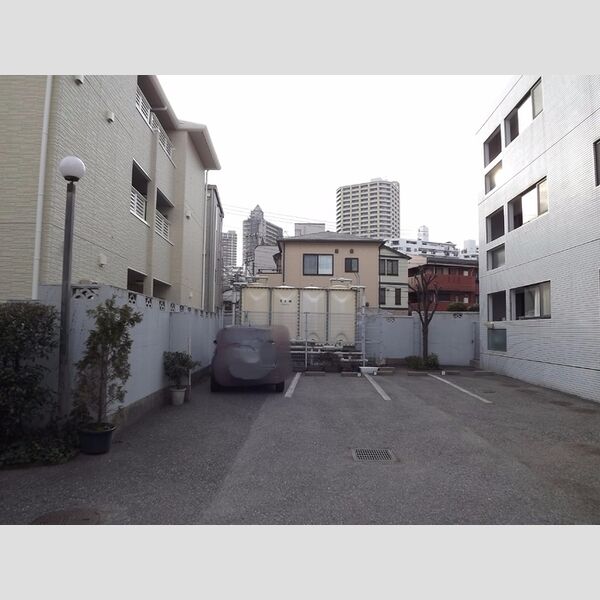 マナーハウス.T. 駐車場