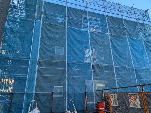 シャルール金沢文庫303号室 南側の壁面です。最上階が303号室になります