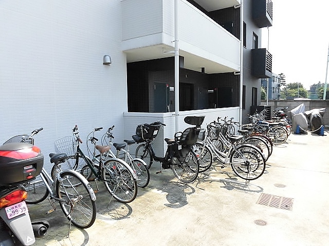 オーガスタ0101号室 駐輪場