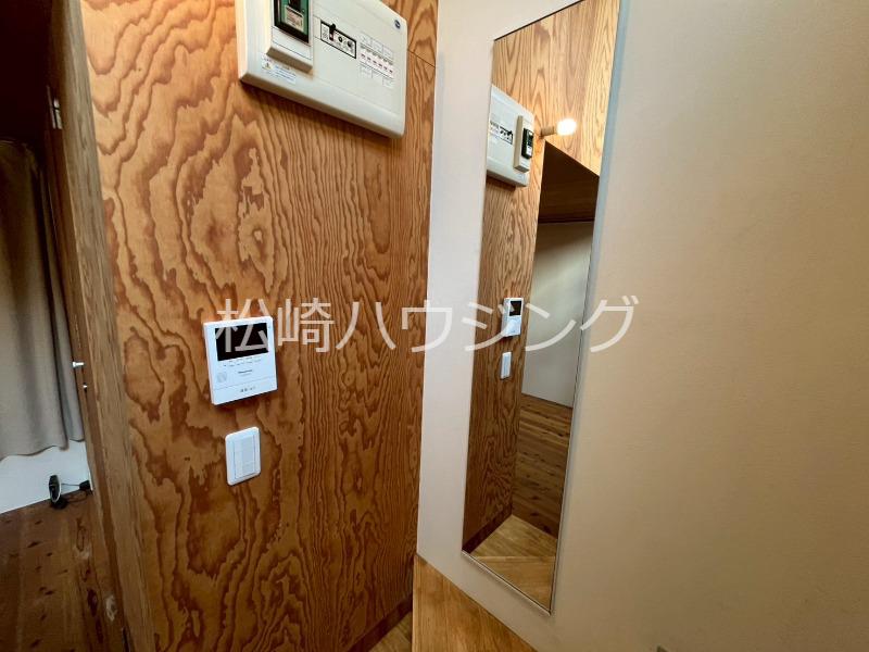 SMI RE STAY TOKYO C1階 玄関