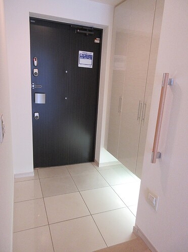 ライオンズ千葉寺ステーションフロントレジデンス1階 玄関　※2025年3月撮影