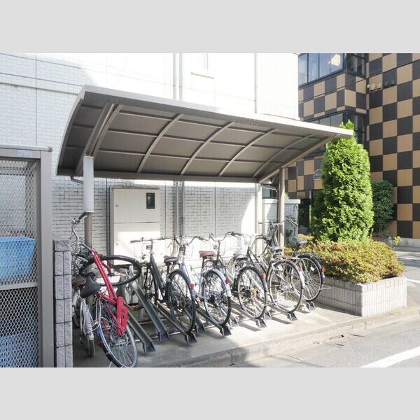 パストラル 駐輪場