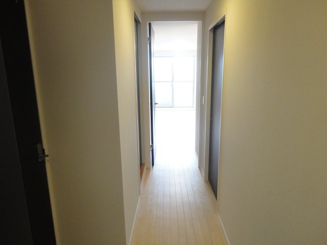 Ｂｌａｎｃ・Ｌｅｙｓｉｎ（ブラン・レザン） 玄関～廊下