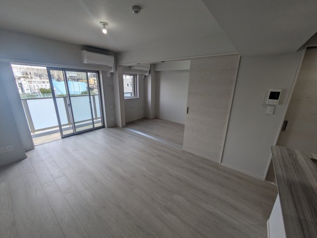 ジェノヴィア六町0102号室 リビング