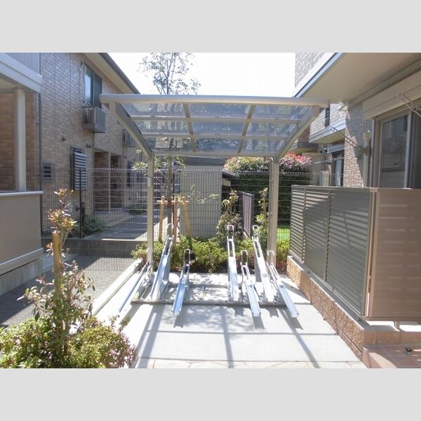 レーヴ・シャルマン102号室 駐輪場