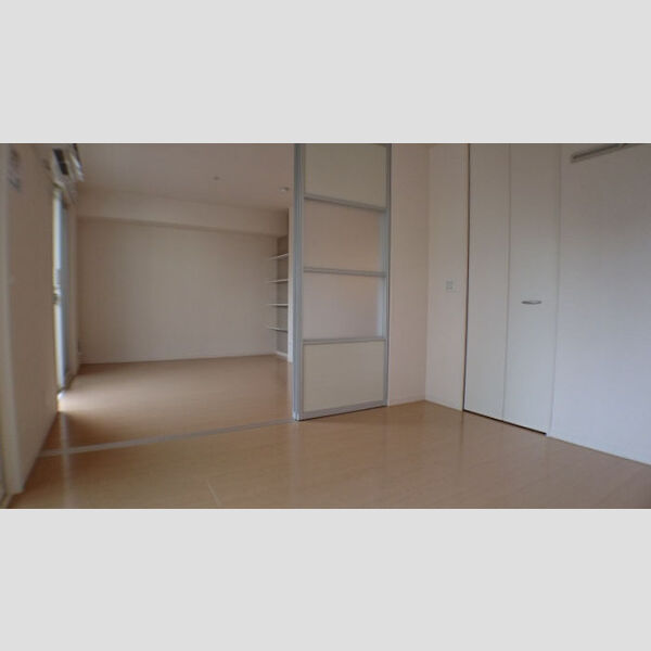 フローラ105号室 どちらの洋室にもクローゼットが付いています!