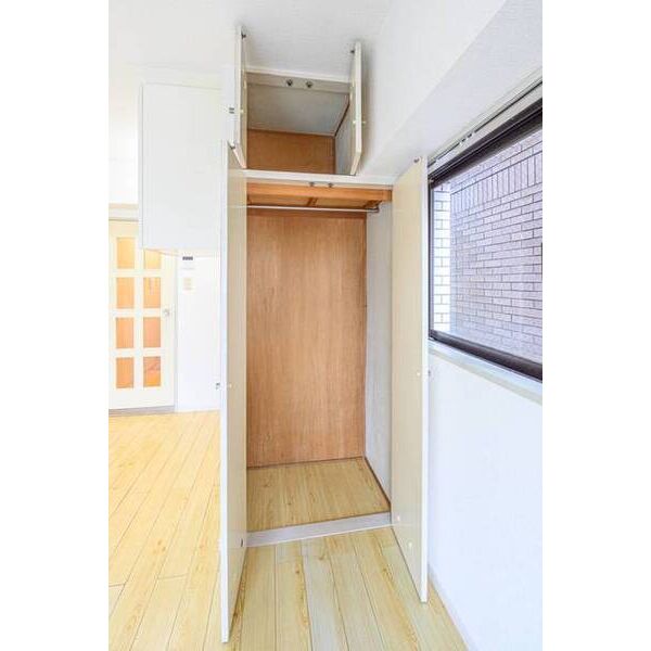 メゾン・ド・エトレーヌ1001号室 収納