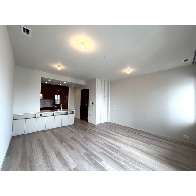 ＨＡＲＵＭＩ　ＦＬＡＧ　ＳＵＮ　ＶＩＬＬＡＧＥ　Ｔ棟5010号室 2025年8月撮影