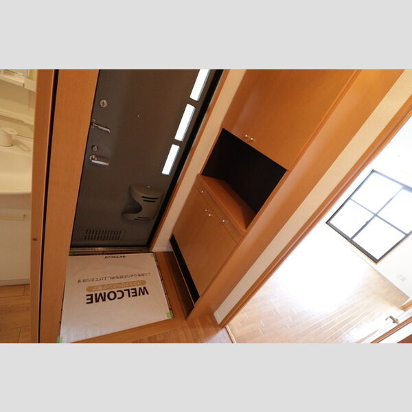 ロビンストリーム305号室 玄関