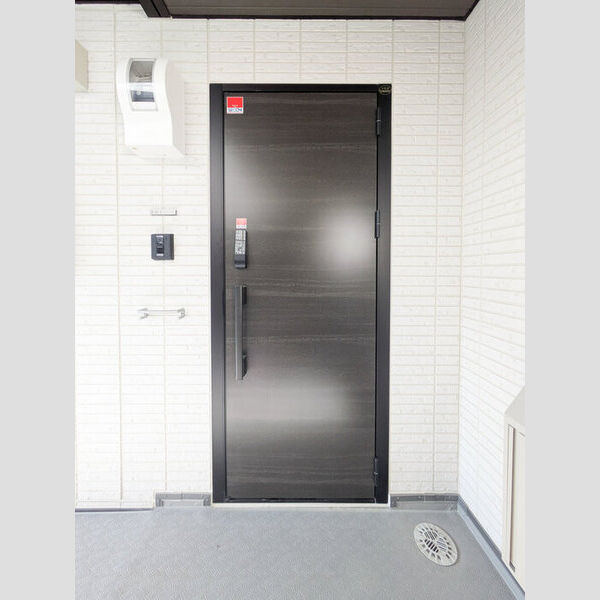 セントラーレ201号室 玄関