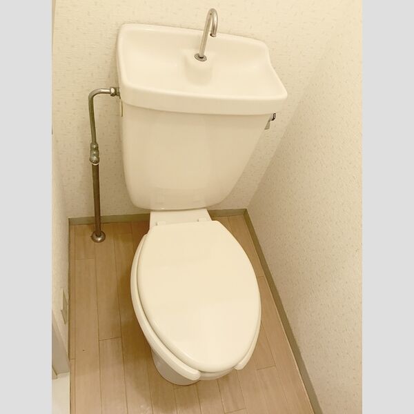 クレセント日吉台202号室 トイレ