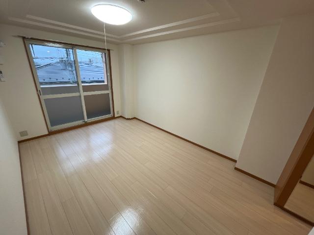 プリエール宮本302号室 室内