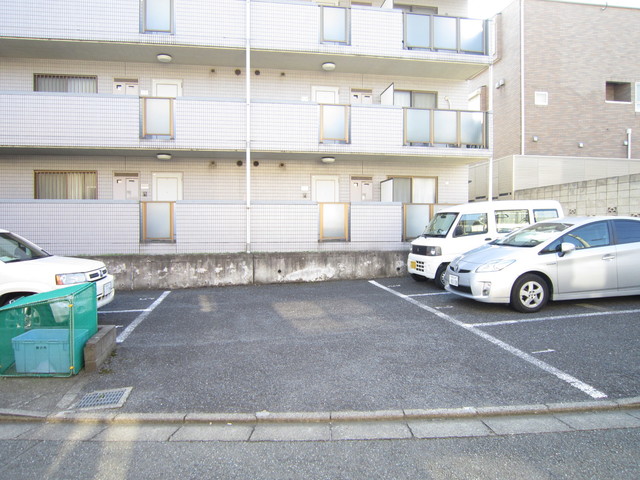 シュド鵠沼0304号室 駐車場