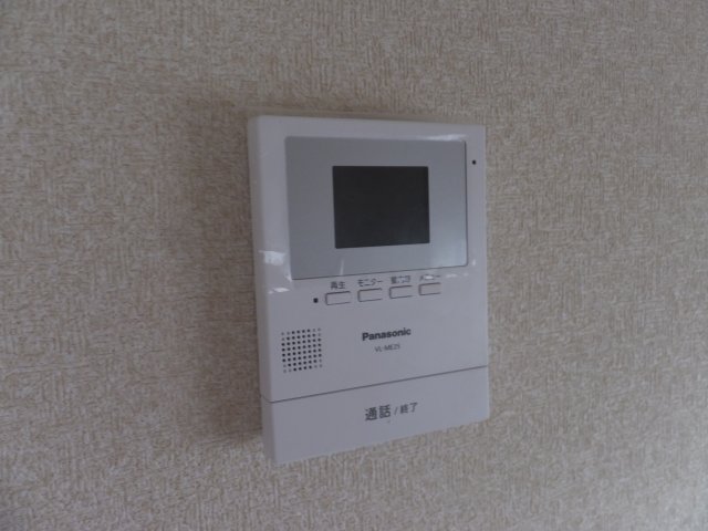 パース西戸部101号室 ＴＶモニターフォン付きで一人暮らしも安心★