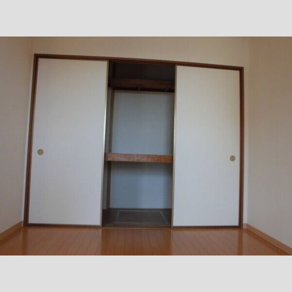 シャタル日吉台103号室 収納