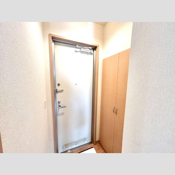 ルポゼ東中山303号室 玄関