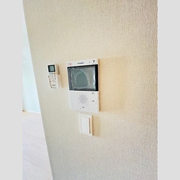 ファンディ平塚305号室 モニター付きインターホン