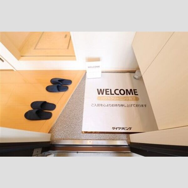 フルール・　ロメリア 玄関