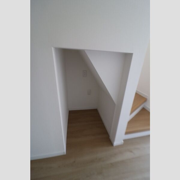 亀有3丁目戸建て 階段下収納