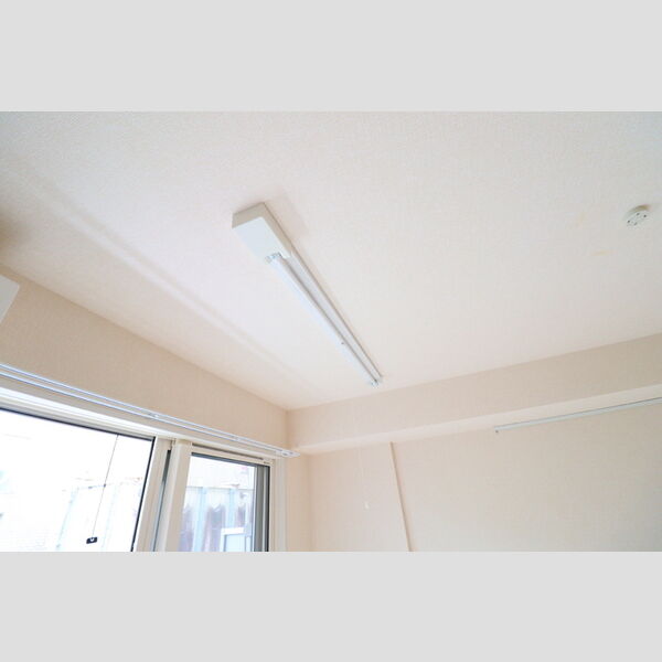 メゾンヴィクトワール梶ヶ谷103号室 室内物干し