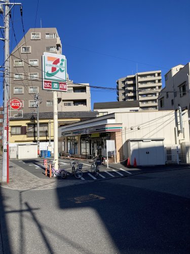 ミリアレジデンス根岸柳通り 【コンビニエンスストア】セブンイレブン東日暮里3丁目店まで148ｍ