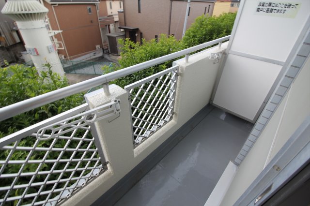 ルース中野203号室 バルコニー