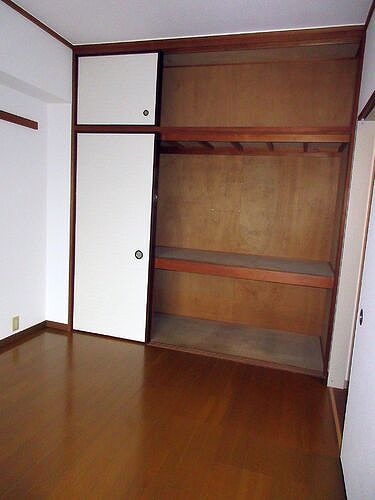 テレパレス船橋三咲Ａ棟4階 収納（洋室約6.0畳）　※2025年10月撮影