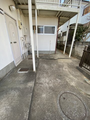 中佐津間ハイツ101号室 駐車場