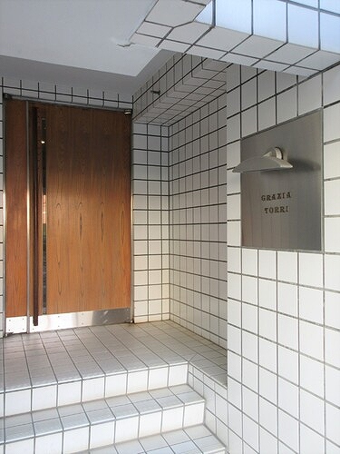 グラチアトルリ5階 エントランス　※2023年3月撮影