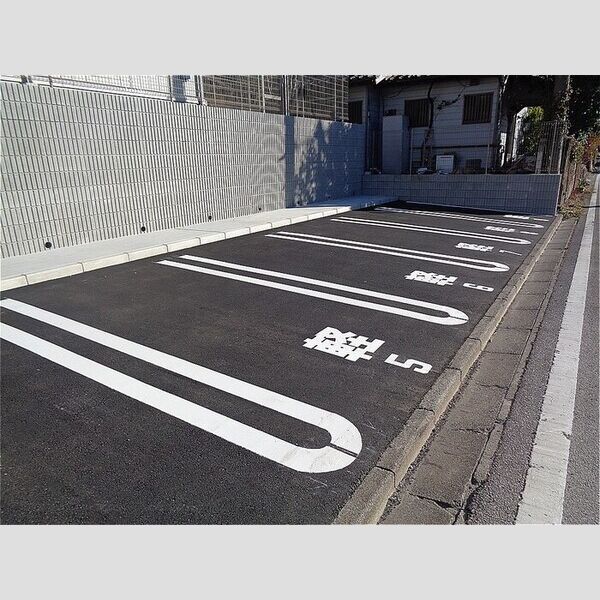 フィオーレ北子安301号室 駐車場