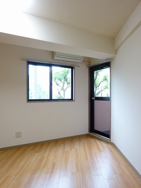 ロイヤルガーデン千鳥町 リビング