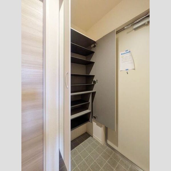 オリーブ303号室 玄関