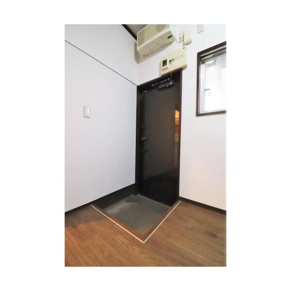 コーポ谷上103号室 玄関