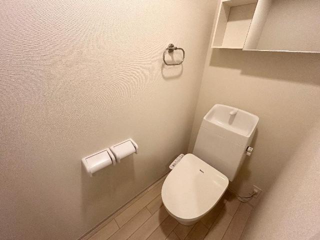 ルナフォーリア105号室 シャワー付トイレ