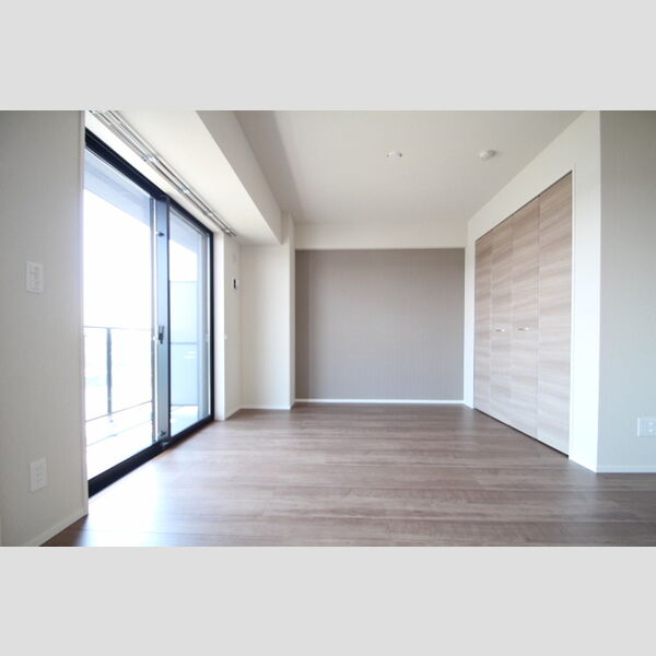 Grande Carro(グランデカッロ)802号室 バルコニー側洋室