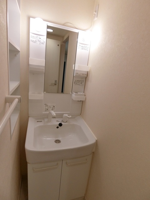 ハーミット高幡0302号室 洗面