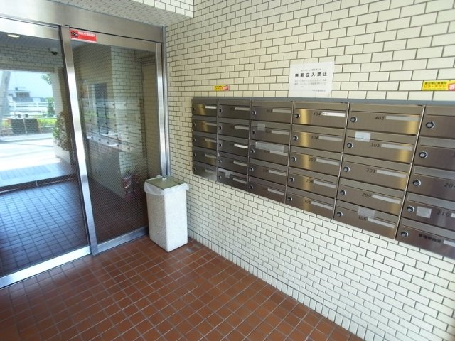 ライオンズマンション東北沢3階 エントランス