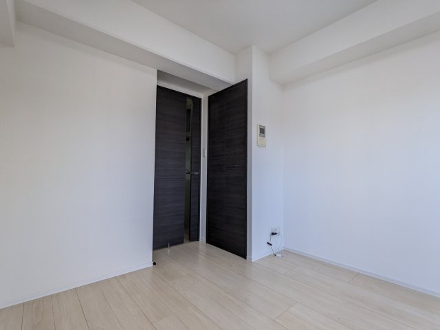 PREMIUM　CUBE　横浜反町301号室 リビング