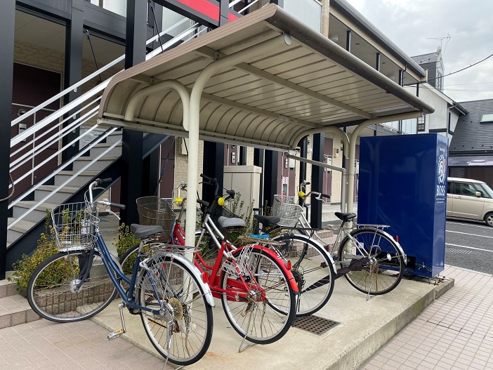 レオパレスサラトガ 玄関