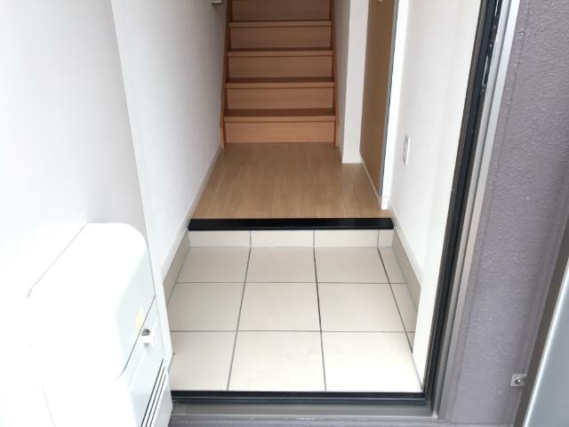 ノアール205号室 玄関