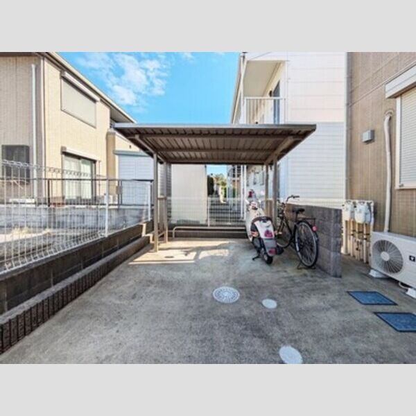 ソレアードカーサ202号室 駐輪場