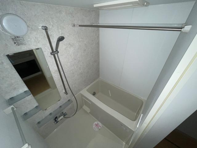 クレスト102号室 バス