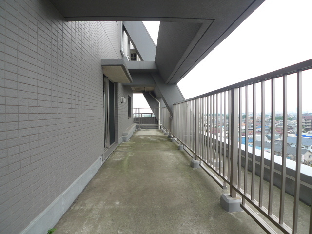 ＫＡＮＥＮＡＲＩ和光 暖かな日差しのふりそそぐバルコニー