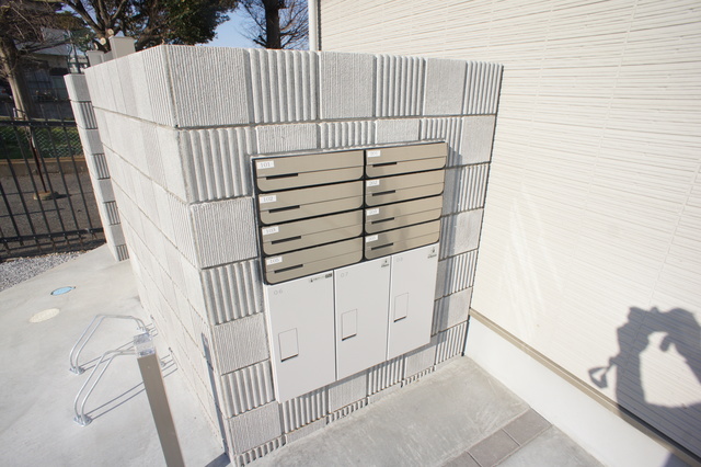 ルミエール・エタンセルｓｅｐｔ0105号室 宅配BOX