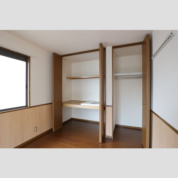 アルファタウン天王台 洋室7.5帖　収納